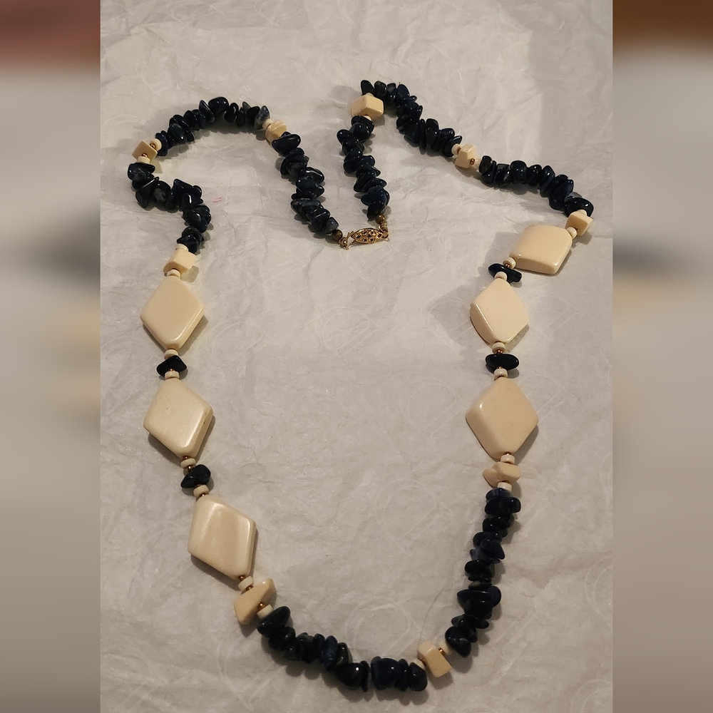 VINTAGE Bone and Black Onyx Necklace 15" Long White & Black/Blue